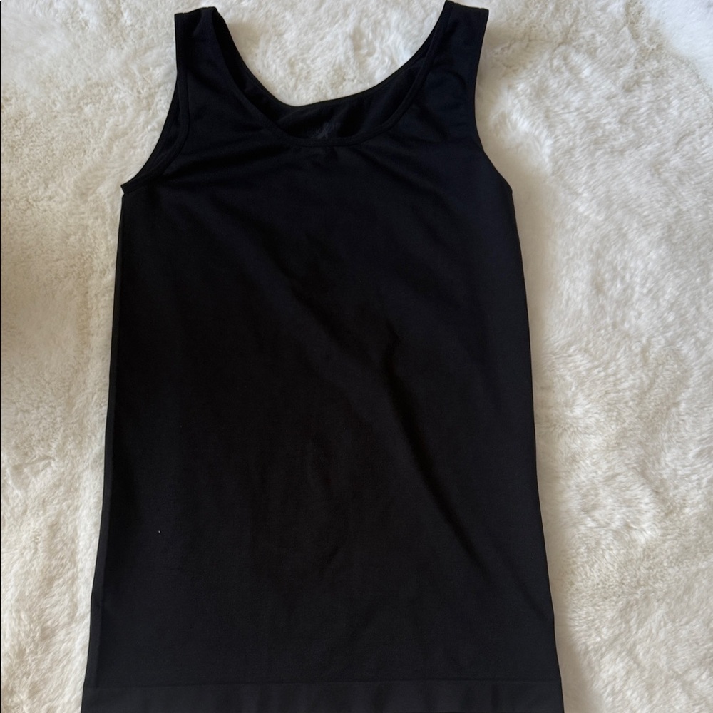 Lord & Taylor Black Scoop Neck Tank Top